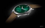 简洁、惊艳、低调、纯正：H. MOSER & CIE. 亨利慕时勇创者万年历PURITY宇宙绿腕表